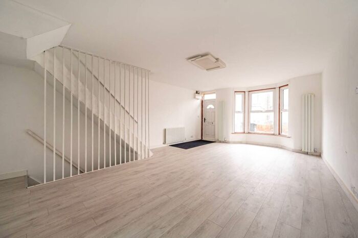 5 Bedroom Property For Sale In Westdown Road, Leyton, London, E15