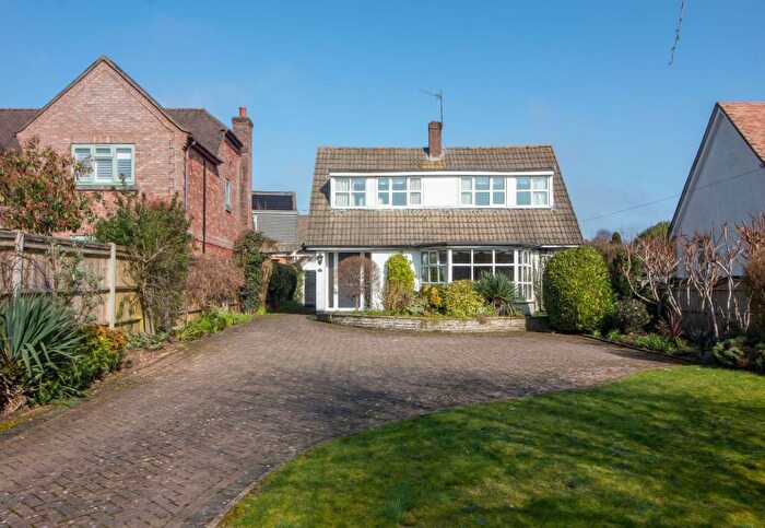 4 Bedroom Detached House For Sale In South Road, Horndean, PO8