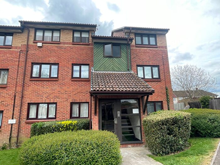 1 Bedroom Flat To Rent In Bernards Close, Barkingside, IG6