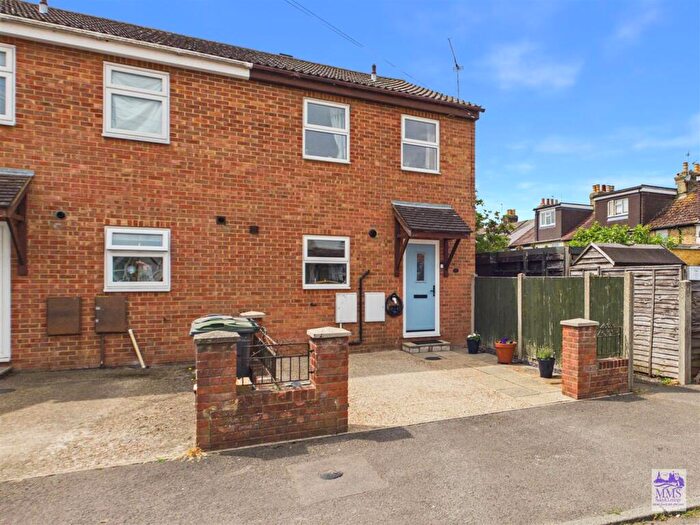 3 Bedroom Semi-Detached House For Sale In Alma Road, Eccles, ME20