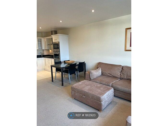 2 Bedroom Flat To Rent In Merton Road, London, SW19