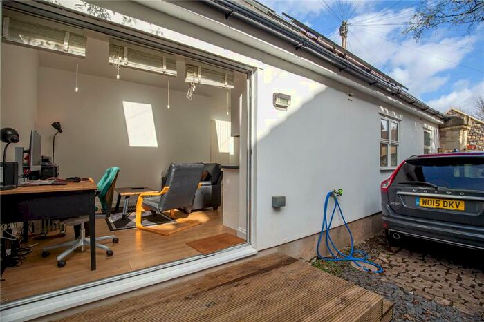 1 Bedroom Bungalow To Rent In Southfield Road, Cotham, Bristol, BS6