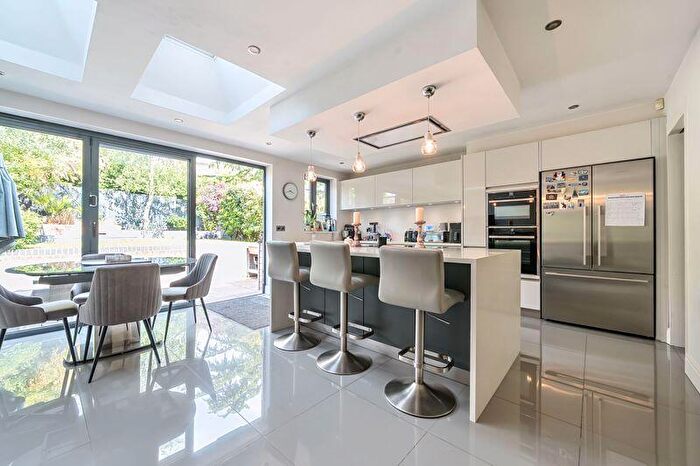 3 Bedroom Semi-Detached House For Sale In Brookside South, Barnet, EN4