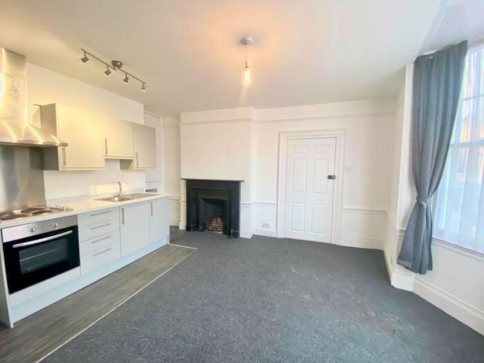 1 Bedroom Flat To Rent In East Row, ME1