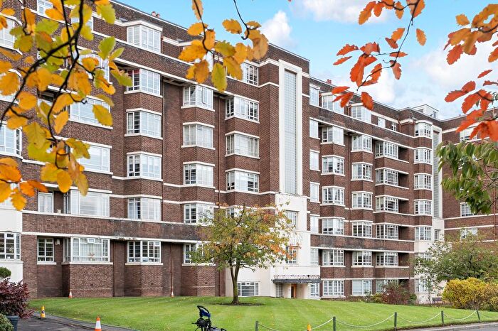 3 Bedroom Flat For Sale In Kelvin Court, Claythorne, Glasgow, G12