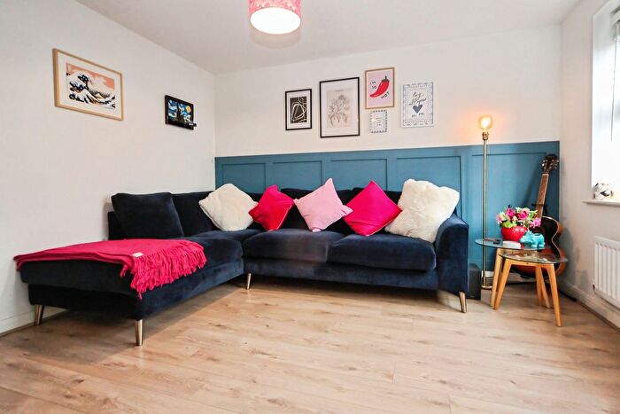 2 Bedroom End Of Terrace House For Sale In Icetone Way, Southam, CV47