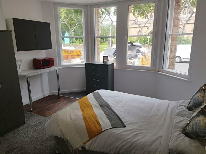 1 Bedroom Block Of Apartments To Rent In *En-Suite* Market Place, Mansfield, NG18