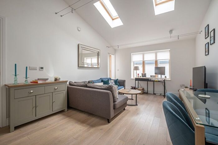 1 Bedroom Flat To Rent In Ironmongers Mews, London, SW13
