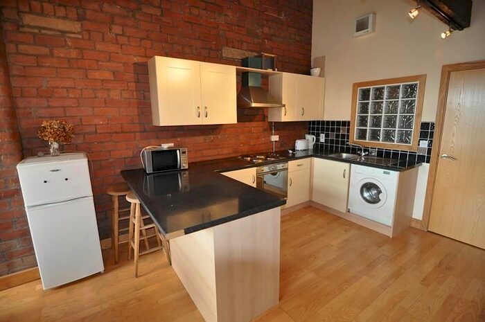 1 Bedroom Flat To Rent In Broadgate House, Broad Street, Bradford, BD1
