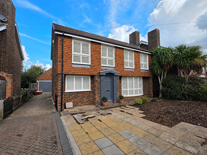 4 Bedroom Detached House For Sale In Canterbury Road, Faversham, ME13