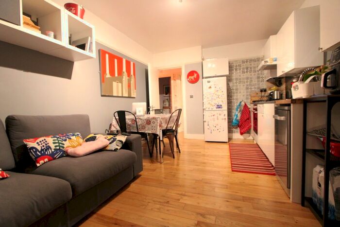 2 Bedroom Flat To Rent In Bensham Grove, Thornton Heath, CR7