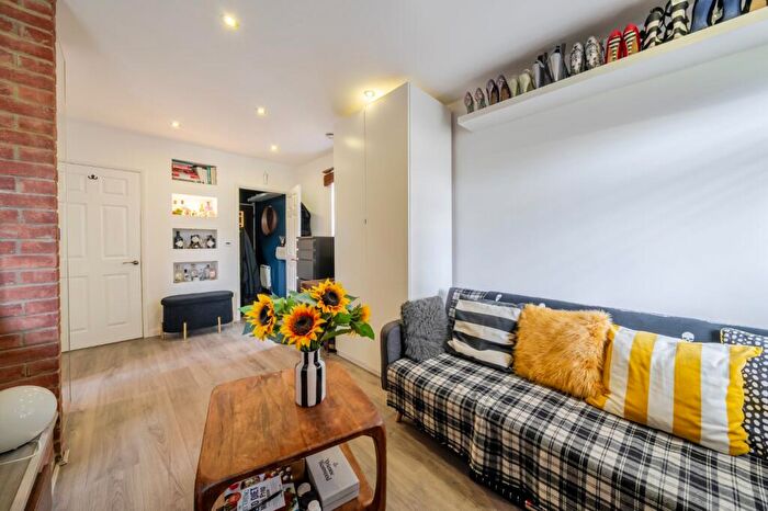 Semi-Detached House For Sale In Wyndham Road, Camberwell, London, SE5
