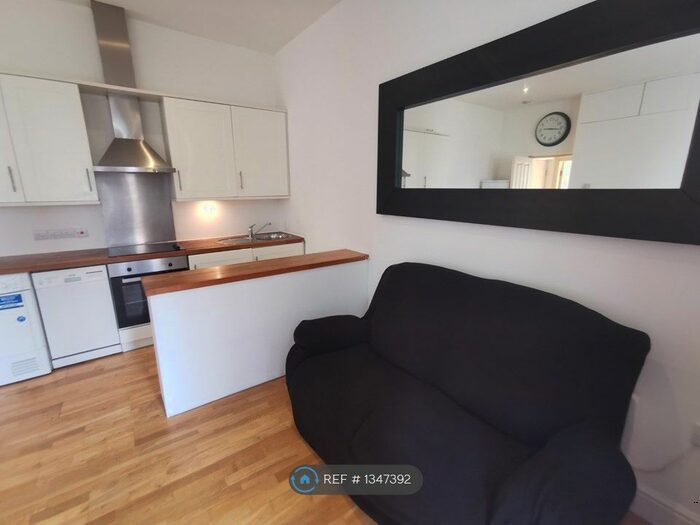 1 Bedroom Flat To Rent In Wavertree Road, London, SW2