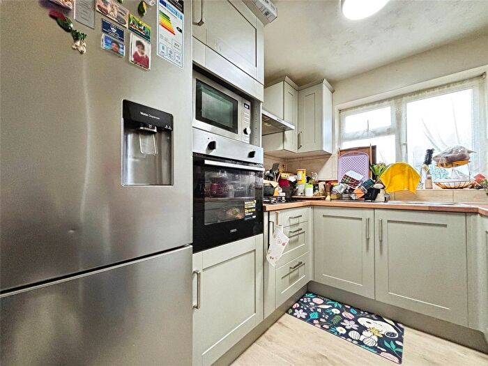 2 Bedroom Maisonette For Sale In Little Heath Road, Tilehurst, Reading, RG31 - Photo 11