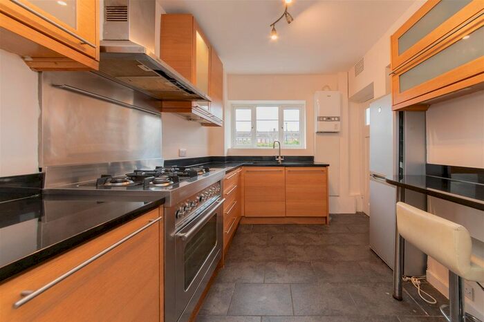 2 Bedroom Flat To Rent In Aylmer Road, East Finchley, N2