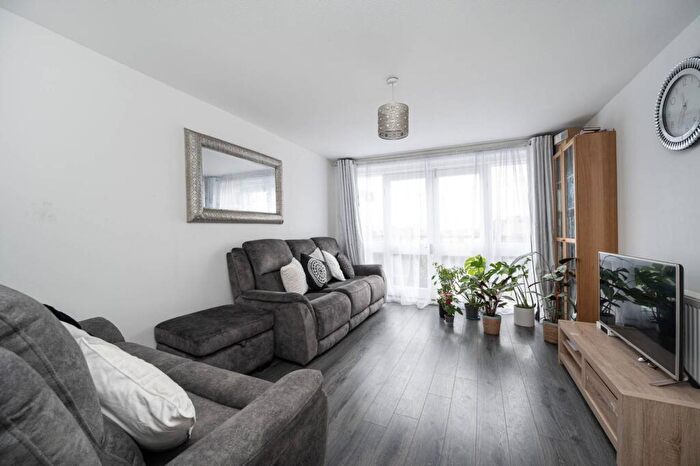 2 Bedroom Flat For Sale In Commercial Street, Limehouse, London, E1