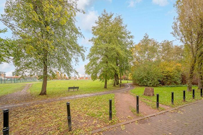 3 Bedroom Flat For Sale In Knaresborough Drive, Earlsfield, London, SW18