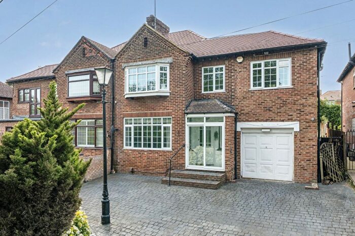 5 Bedroom Semi-Detached House For Sale In The Avenue, St. Pauls Cray, Orpington, BR5