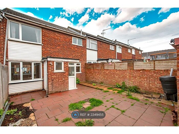 3 Bedroom Terraced House To Rent In Betsham Road, Swanscombe, DA10