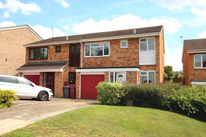 3 Bedroom Semi-Detached House For Sale In Framlingham Drive, Caversham Park Village, Reading, RG4