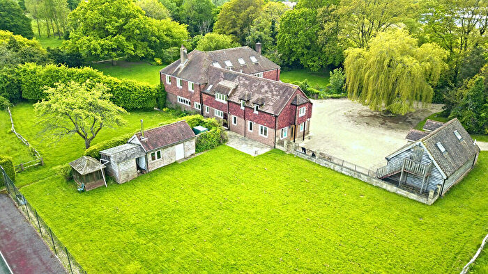 8 Bedroom Detached House To Rent In New Road, Billingshurst, RH14