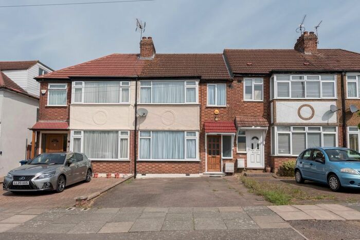 3 Bedroom Terraced House To Rent In Chestnut Grove, Barnet, EN4
