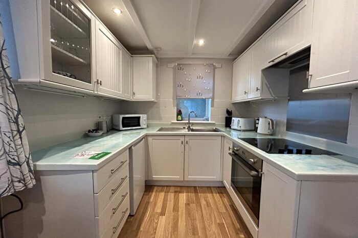 1 Bedroom Flat To Rent In West Bay, DT6