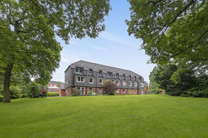 2 Bedroom Flat For Sale In Worcester Court, KT4