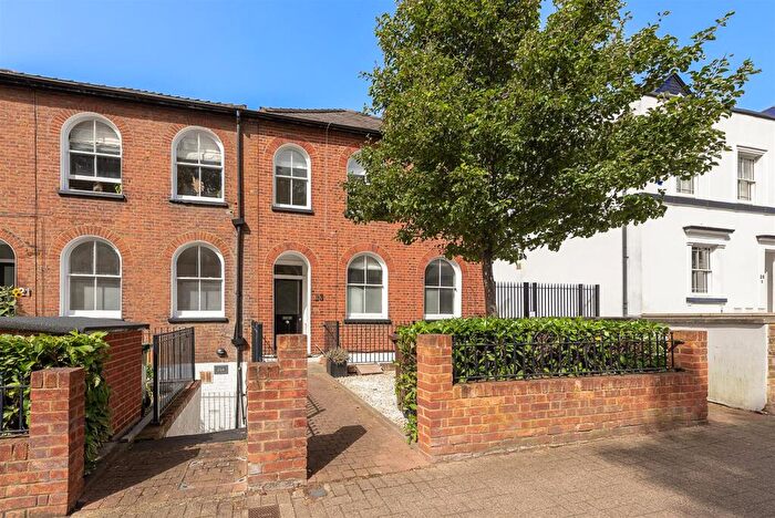 2 Bedroom Apartment For Sale In Alma Road, St. Albans, AL1