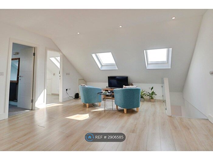 1 Bedroom Flat To Rent In Martin Way, London, SW20