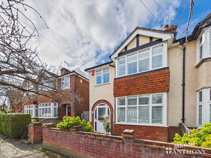 3 Bedroom Semi Detached House For Sale In Walton Way, Aylesbury, HP21