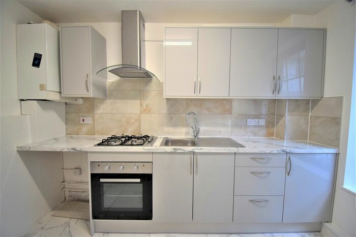 2 Bedroom Flat To Rent In Marsom House, Provost Estate, London, N1