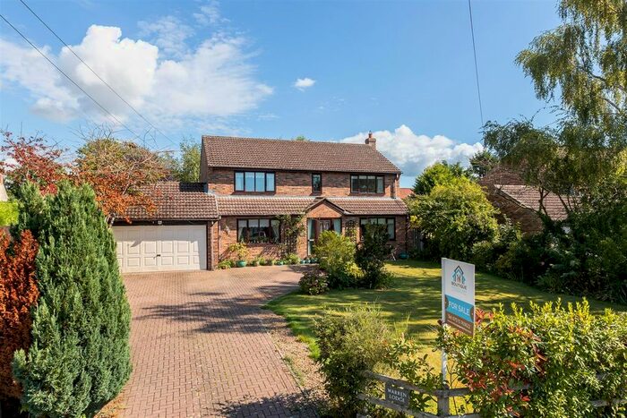 4 Bedroom Detached House For Sale In Back Lane South, Middleton, Pickering, YO18