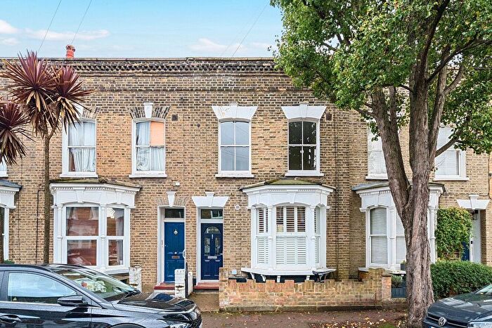 2 Bedroom Detached House For Sale In Egmont Street, London, SE14