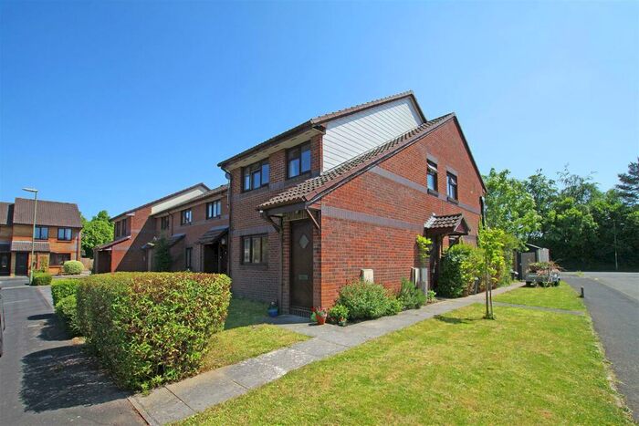 2 Bedroom Maisonette To Rent In Waterloo Way, Ringwood, BH24
