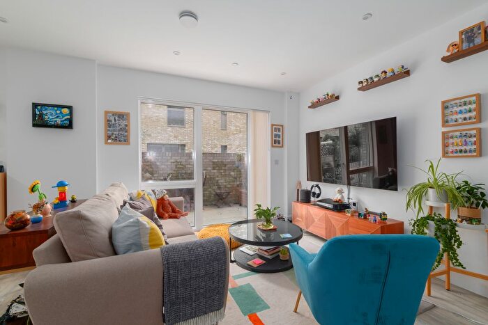 2 Bedroom Maisonette For Sale In Wycombe Street, London, SE14