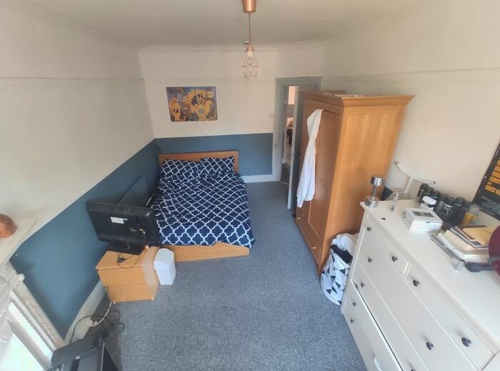 6 Bedroom Terraced House To Rent In Manor Drive, Hyde Park, Leeds, LS6