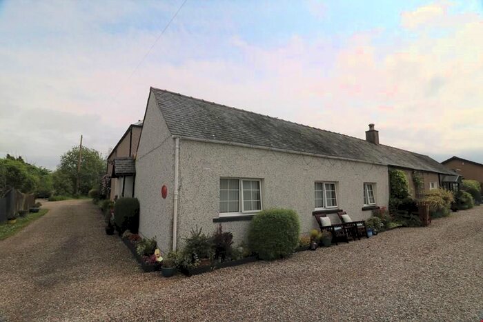 3 Bedroom Bungalow To Rent In Errol, Perth, PH2