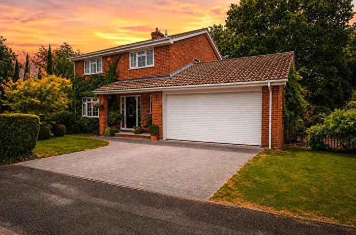 4 Bedroom Detached House For Sale In Sun Gardens, Burghfield Common, Reading, Berkshire, RG7