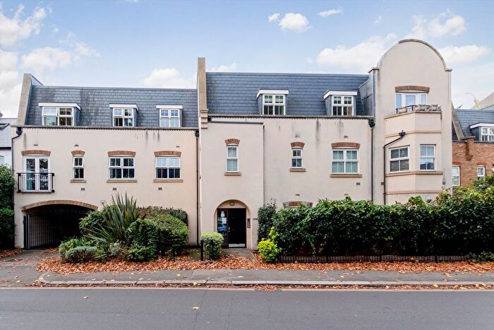 2 Bedroom Flat For Sale In Acton Lane, Chiswick, W4