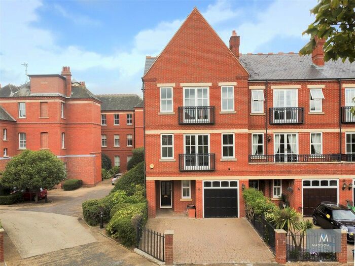 4 Bedroom End Of Terrace House To Rent In Rosebury Square, Woodford Green, IG8