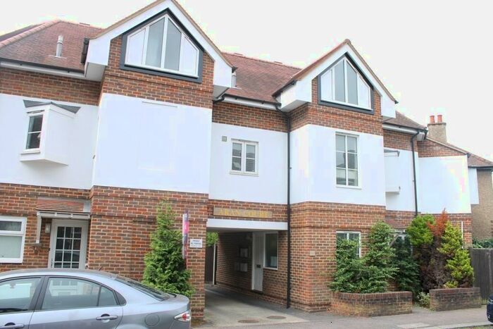 1 Bedroom Flat To Rent In Cannon Close, London, SW20