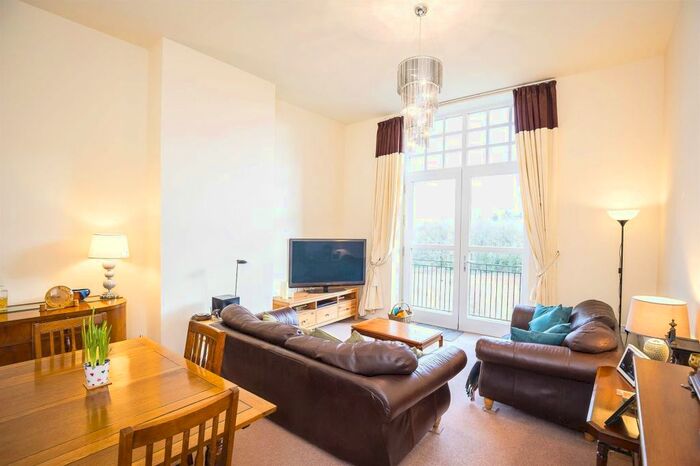 2 Bedroom Flat For Sale In Kingswood Park, Kingswood, Frodsham, WA6
