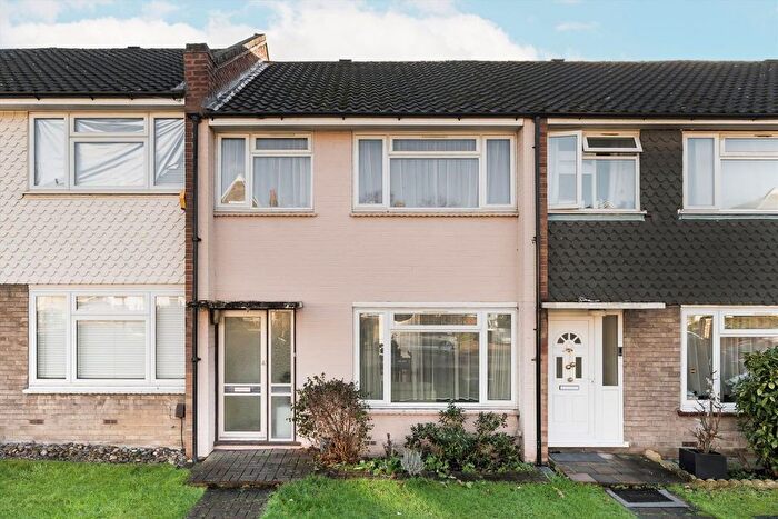 3 Bedroom Terraced House For Sale In Kempshott Road, Streatham, SW16