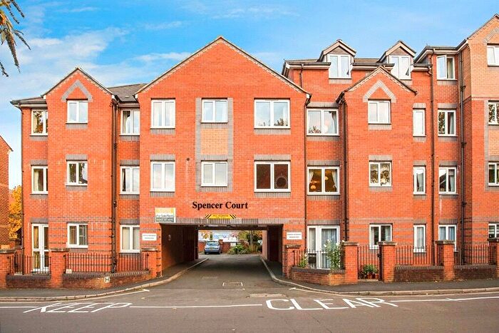 2 Bedroom Flat To Rent In Spencer Court, Banbury, OX16