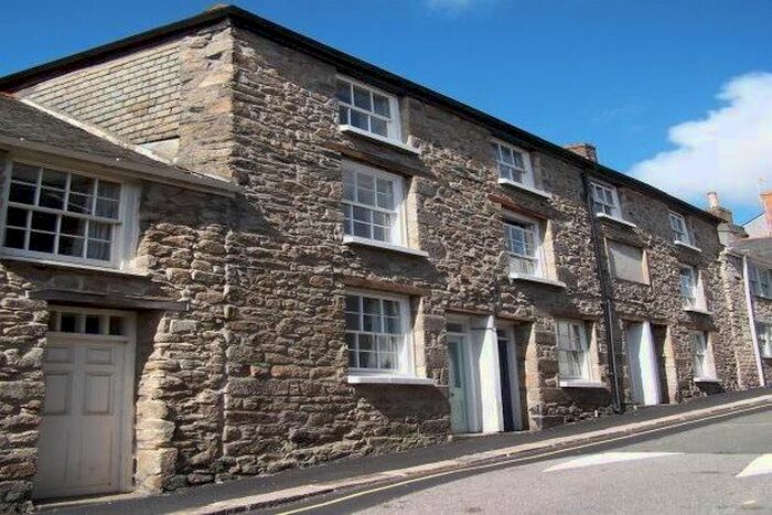 3 Bedroom Terraced House To Rent In St. Thomas Street, Penryn, TR10