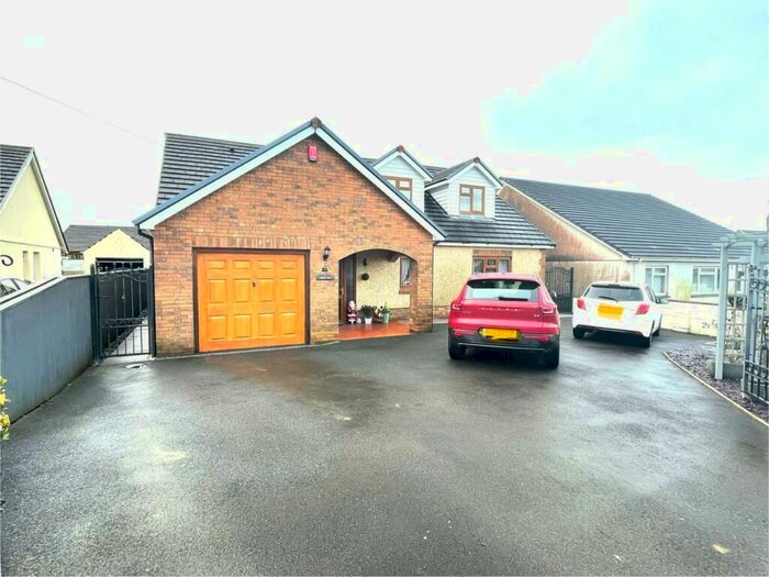 3 Bedroom Detached Bungalow For Sale In Bancffosfelen, Llanelli, SA15