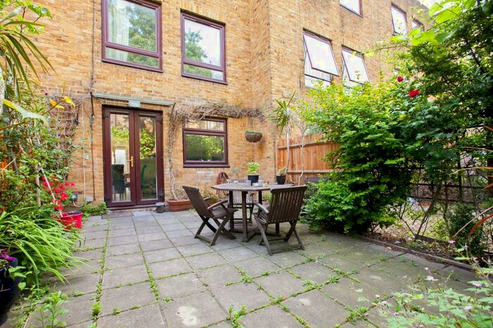 4 Bedroom Terraced House To Rent In Calshot Street, London, N1