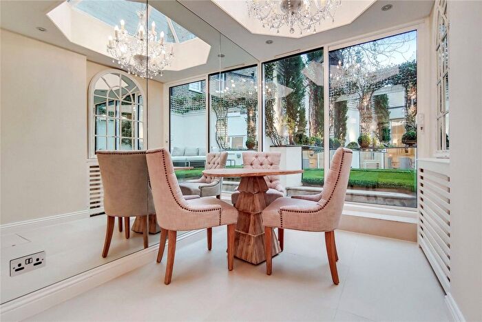 3 Bedroom Flat To Rent In Flood Street, Chelsea, SW3