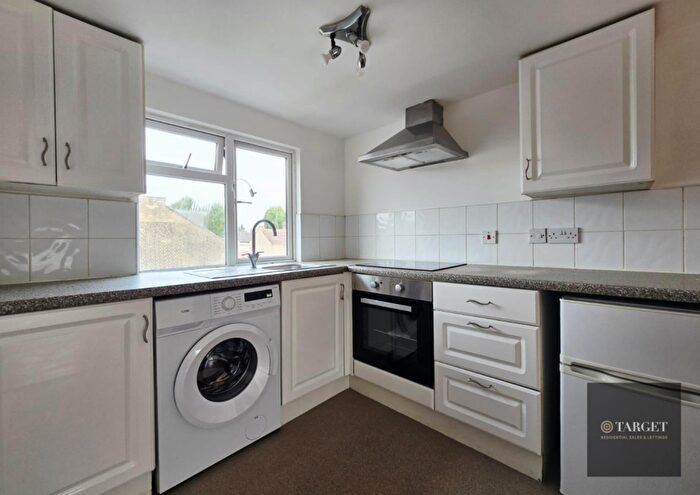 Studio To Rent In Sheldon Road, N18